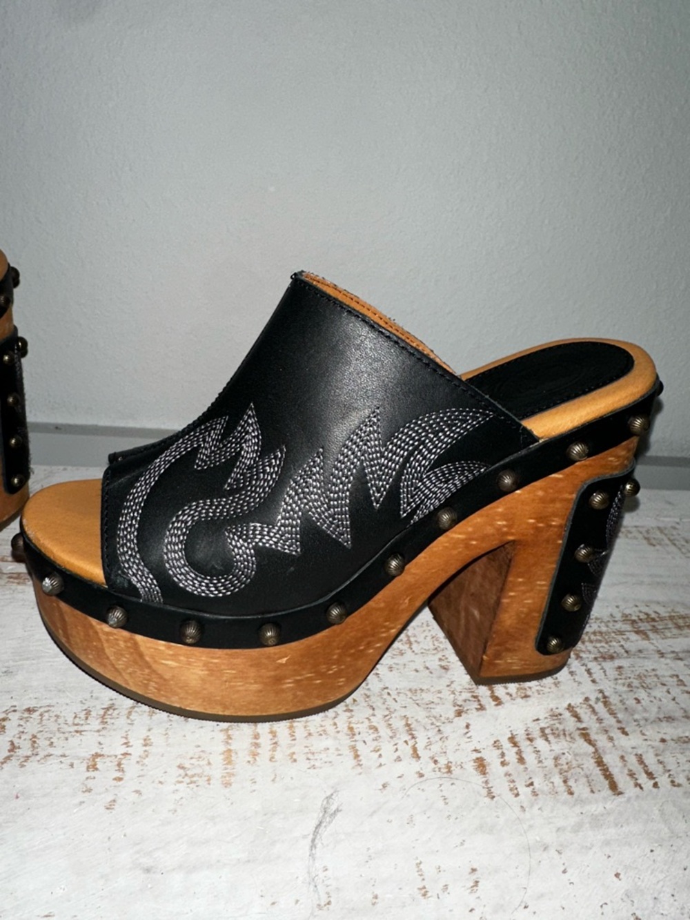 dingo women’s free spirit wooden sandals - Picture 16 of 16
